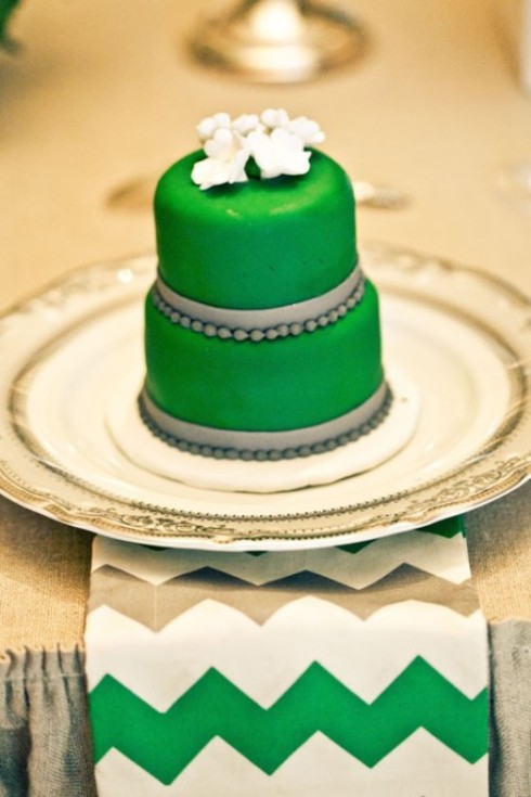 40-trendy-emerald-green-wedding-ideas-21